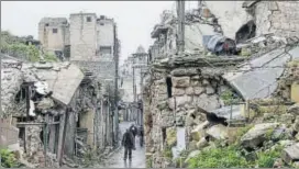  ?? AFP ?? Syrians walk amid destructio­n in the Bab al-qinnasrin area in Aleppo's Old city.