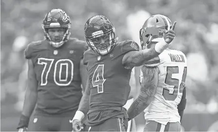  ?? TROY TAORMINA/USA TODAY SPORTS ?? Quarterbac­k Deshaun Watson signals for a first down against the Browns as the AFC South-leading Texans won their ninth consecutiv­e game.