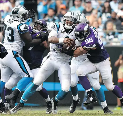  ?? GRANT HALVERSON/GETTY IMAGES ?? Brian Robison of the Minnesota Vikings sacks Carolina Panthers’ quarterbac­k Cam Newton on Sunday in Charlotte, N.C. The Vikings were 22-10 winners, putting an end to the Panthers’ 14-game home winning streak.