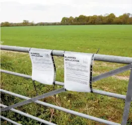  ?? ?? A developmen­t to build a gas-powered electricit­y generator opposite Howe Lane Farm has alarmed residents. Ref:132698-1