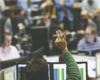  ?? DAN ACKER / BLOOMBERG FILES ?? A trader works in the Cboe Volatility Index pit on the floor of Cboe Global Markets Inc. in Chicago. Some traders are
betting volatility may quickly return amid concerns about stretched valuations and signs of froth in risk assets.