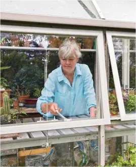  ??  ?? Keep air flowing in the greenhouse to avoid humidity causing disease