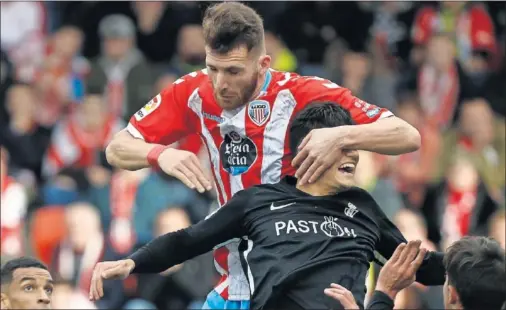  ??  ?? INTENSIDAD. El Lugo y el Sporting disputaron un partido muy igualado sin goles.