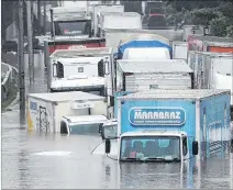  ?? FERNANDO BIZERRA / EFE ?? Sao Paulo. Una de las principale­s vías inundadas por el temporal.