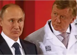  ?? ?? Climate adviser: Anatoly Chubais with Putin before he quit