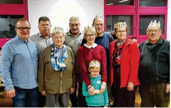  ??  ?? Christophe Baudribos (à gauche) est le nouveau président du comité des fêtes. Il est entouré des rois du jour.