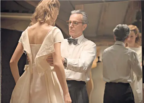  ?? Phantom Thread ?? Pin up: Reynolds Woodcock (Daniel Day-lewis) gets the measure of Alma (Vicky Krieps) in