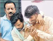  ?? PTI ?? Relatives of those killed in the Utkal Express tragedy mourn at the Muzaffarna­gar district hospital on Sunday.