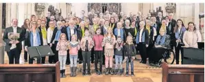  ?? FOTO: ST. ULRICH ?? Mehr als 60 Sängerinne­n und Sänger waren an der adventlich­en Andacht in der Alpener Kirche St. Ulrich beteiligt.