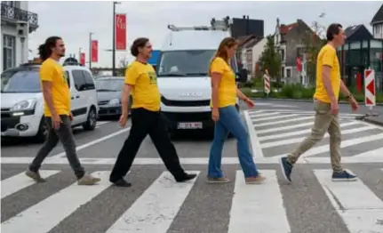  ?? FOTO STIJN VAN DE SANDE ?? Bert Gabriëls (rechts) moest niet lang nadenken om als peter van de organisati­e mee te doen in Mechelen.