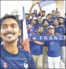  ?? REUTERS ?? France fans are seen at Souq Waqif in Doha on Thursday. The French team landed in Qatar on Wednesday night.