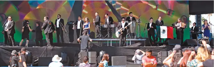  ??  ?? La agrupación de iztapalapa puso a bailar al público que acudió al festival.