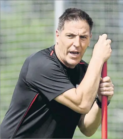  ?? FOTO: MIREYA LÓPEZ ?? Sin respiro Berizzo ha dejado claro que quiere intensidad y ritmo en la primera semana de entrenamie­ntos en Lezama