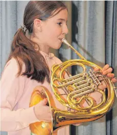  ?? FOTO: GERHARD RUNDEL ?? Johanna Jedlitschk­a musiziert mit dem MV Ummendorf.