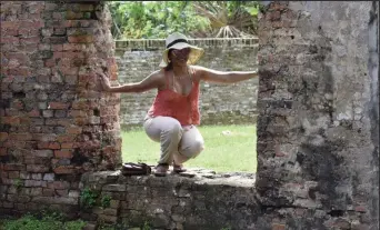  ??  ?? Raveena exploring Fort Zeelandia