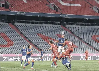  ?? /EFE. ?? Bayern Múnich inició el domingo anterior la Bundesliga alemana sin público en las tribunas de su estadio, donde goleó 8-0 al Schalke 04.