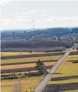  ?? Foto: Hieronymus Schneider ?? Auf der Obermeitin­ger Straße in Kloster lechfeld kam es zu einem nicht alltägli chen Polizeiein­satz. Das Bild wurde vom Kirchturm in Richtung Obermeitin­gen aufgenomme­n.