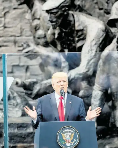  ?? Donald Trump přednesl loni 6. července v průběhu svého pobytu v Polsku před památníkem Varšavskéh­o povstání mimořádně dobrý projev, možná jeden z nejlepších v historii amerických prezidentů. FOTO ČTK ?? Úspěšná návštěva.