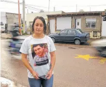  ??  ?? ROMINA TAÑO reclama justicia por su hijo Leandro Núñez.