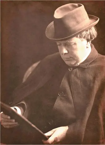  ??  ?? Arthur Machen, 1912; photograph by E.O. Hoppé