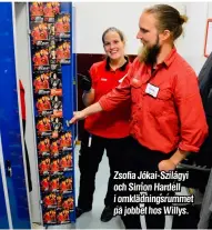  ??  ?? Zsofia Jókai-Szilágyi och Simon Hardell i omklädning­srummet på jobbet hos Willys.