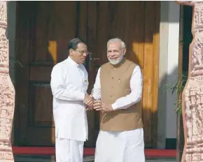  ??  ?? Prime Minister Narendra Modi (R) welcomes Sri Lanka’s President Maithripal­a Sirisena to the founding conference of the Internatio­nal Solar Alliance in New Delhi on Sunday.