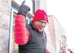  ?? PAT NABONG/FOR THE SUN-TIMES ?? LEFT: Chicago Teachers Union President Jesse Sharkey opens the door Friday at Richard Yates Elementary School for CTU and Service Employees Internatio­nal Union members.