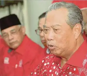  ?? HAFIZ ZAM
PIC BY SHARUL ?? Parti Pribumi Bersatu Malaysia president Tan Sri Muhyiddin Yassin speaking to the media in Alor Star yesterday.