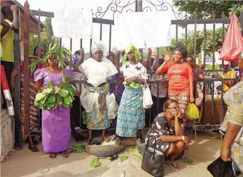  ??  ?? A cross section of casual and contract members of staff of University of Abuja Teaching Hospital (UATH) protesting against the non-payment of their six months’ salaries in Abuja… yesterday. PHOTO: NAN