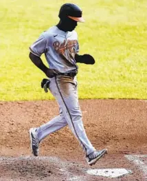  ?? JEFFREY T. BARNES/AP ?? The Orioles’ Cedric Mullins scores on a hit by Austin Hays during the fourth inning of Baltimore’s victory over the Blue Jays on Sunday.