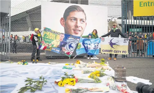  ??  ?? Fans pay tribute to Emiliano Sala outside Nantes’ stadium to mark one year of his death in January.