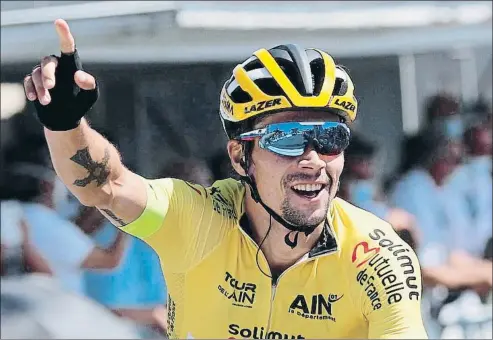  ?? GUILLAUME HORCAJUELO / EFE ?? Primoz Roglic se impone en la tercera etapa del Tour de l’ain y se lleva la carrera, por delante de Egan Bernal y Nairo Quintana