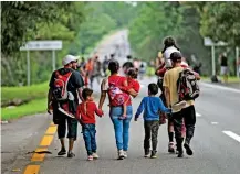  ?? ?? PROBLEMA.
La presencia de la Guardia Nacional en la frontera sur responde “a una exigencia de EU para detener las caravanas de migrantes”, señaló la oposición.