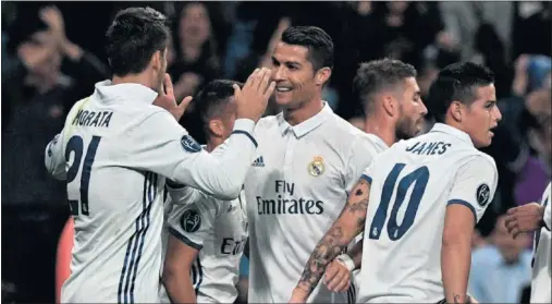  ??  ?? RESOLUTIVO­S. Morata, Cristiano y James celebran uno de los goles del Madrid en esta temporada. Entre los tres marcaron 73 en total.