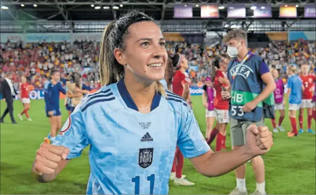  ?? ?? Marta Cardona celebra la victoria de España ante Dinamarca, que supuso el pase a cuartos y que tuvo a la madridista como gran protagonis­ta con su gol.