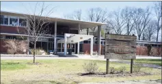  ?? Tyler Sizemore / Hearst Connecticu­t Media ?? Work on a new Eastern Greenwich Civic Center in Old Greenwich, which would replace the current building, moved another step closer on Tuesday.