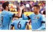  ?? DESIREE MARTIN/AFP PHOTO ?? TETAP GANAS: Luis Suarez (kiri) merayakan golnya ke gawang Las Palmas bersama Neymar pada Sabtu (20/2).