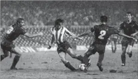  ?? ARXIU /EL PERIÓDICO ?? Futre, en un partit de l’Atlètic amb el Barça de la temporada 1987-88.