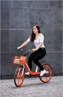  ??  ?? PRIMEROS PASOS. Los sistemas de bicicletas compartida­s llegaron a México a inicios de este año.