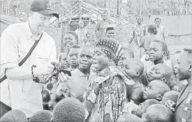  ?? DR. JEAN CHAMBERLAI­N FROESE ?? Columnist Thomas Froese in the African nation of Congo showing a photo he just took to astonished locals. “We want to be seen and known, even as we want to know others,” writes Froese, even as in our time of convenienc­e it’s easy to lose the sacredness of the moment.