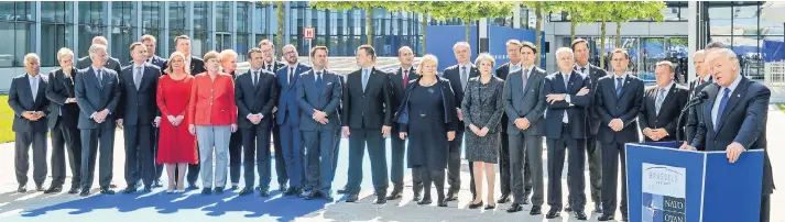  ?? FOTO: IMAGO ?? US-Präsident Donald Trump (r.) während seiner Rede vor den Nato-Partnern in Brüssel.