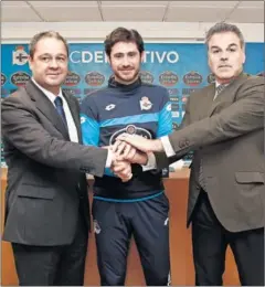  ??  ?? SIGUEN JUNTOS. Víctor, entre Tino Fernández y Fernando Vidal.