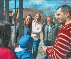  ??  ?? EN MAR DEL PLATA. A María Eugenia Vidal le tocó ir a la costa.