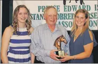  ?? GAIL MACDONALD/SUBMITTED ?? Ronnie Gass was named the horseperso­n of the year at the recent P.E.I. Standardbr­ed Horse Owners Associatio­n awards banquet. From left are Alexis Gass, Ronnie Gass and associatio­n president Colleen Dickie.