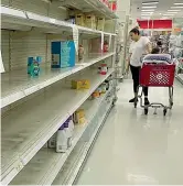  ?? ?? Scaffali vuoti
Un supermerca­to Usa: latte artificial­e finito