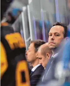  ?? Foto: Peter Kneffel, dpa ?? Unter Bundestrai­ner Marco Sturm geht es mit dem deutschen Eishockey bergauf. Gilt das auch für das olympische Turnier? Heute gibt es die Antwort.