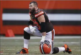  ?? THE ASSOCIATED PRESS FILE ?? Browns tackle Joe Thomas is keeping close tabs on new brain studies about the effects of playing football.