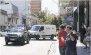  ?? AFP ?? El carro con el cuerpo de E. Sala en Buenos Aires.