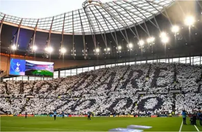  ??  ?? Stadion i Tottenham fungerer også godt til europaeisk fodbold. Her forud for Champions League-semifinale­n mellem Tottenham Hotspur og Ajax Amsterdam. Dylan Martinez / Reuters / Ritzau Scanpix