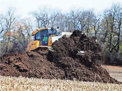  ?? RICK WOOD / MILWAUKEE JOURNAL SENTINEL ?? A June 28 formal groundbrea­king ceremony has been set for Foxconn Technology Group's Mount Pleasant manufactur­ing complex. Excavation work started this month at the site.